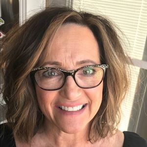 Meet your Posher, Deborah